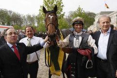 Werner Heinz (rechts) mit Zazou (M. Hofer/T. Hellier) nach dem Busch Memorial 2010. www.german-racing.com