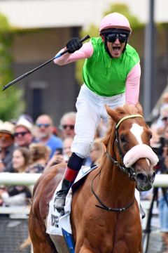  Sisfahan mit Andrasch Starke (rosa Kappe) gewinnt das IDEE 152. Deutsche Derby. ©galoppfoto - Frank Sorge