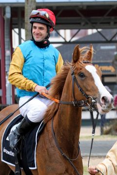 Anna Jolie mit Maxim Pecheur beim Sieg im Hein Bollow-Memorial am 18.04.2021 in Köln. ©galoppfoto - Sandra Schering