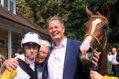 Filip Minarik, Hans-Jürgen Gröschel, Carsten Biedermann und Cabarita. www.galoppfoto.de - Sarah Bauer