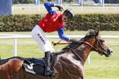 Drin das Ding .... Alson mit Filip Minarik gewinnt das Zukunftsrennen. www.galoppfoto.de - Sabine Brose