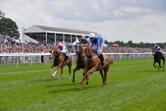 Queen Kindly gewinnt die Lowther Stakes gegen Roly Poly und Fair Eva. www.galoppfoto.de - Jim Clark