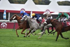 Princess Yaiza gewinnt in einer knappen Entscheidung den Prix de Royallieu. www.galoppfoto.de - JJ Clark