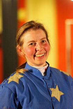 Eine strahlende Stephanie Rank nach dem Sieg auf Index Waiter im Neusser Amateurrennen am 26.01.2015. Foto: Dr. Jens Fuchs
