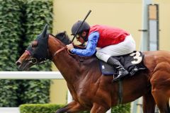 Energizer und Adrie de Vries auf dem Weg zum Gr. III-Erfolg in Royal Ascot. www.galoppfoto.de - Frank Sorge