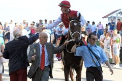 Historischer Sieg in der 150jährigen Galoppgeschichte Baden-Badens - Va Bank  - hier mit Martin Seidl und Trainer Maciej Janikowski - landet den ersten polnischen Gruppesieg. www.galoppfoto.de - Frank Sorge