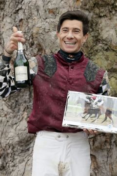 Jockey Michael Cadeddu im Portrait nach dem Sieg mit Zambala am 16.01.2022. @galoppfoto - Stephanie Gruttmann