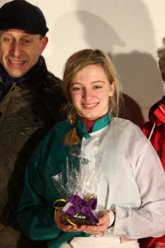 Esther Ruth Weißmeier nach dem Sieg im 2. Lauf zur Perlenkette 2016 (Foto: Dr. Jens Fuchs)