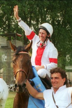 Laroche mit Steven Eccles gewinnt das Deutsche Derby 1994. www.galoppfoto.de - Frank Sorge