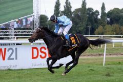 Ein leichter Sieg für die Lord of England-Tochter Near England mit Andreas Helfenbein im St. Leger. Foto: Dr. Jens Fuchs