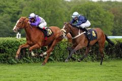 Nymphea mit Andrasch Starke ist die Siegerin im Nymphea mit Andrasch Starke ist die Siegerin im Preis vom Bötzsee in Hoppegarten. www.galoppfoto.de - Brose Hoppegarten. www.galoppfoto.de - Brose