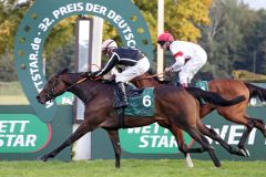 Petit Marin mit Rene Piechulek gewinnt den 32. Preis der Deutschen Einheit. ©galoppfoto - Sabine Brose