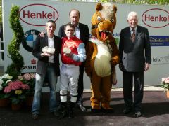 siegerehrung mit J. Carvalho, Stall Lucky Owner, Andreas Suborics, P. Endres (Foto: Gabriele Suhr)