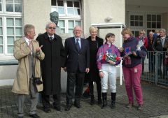 Siegerehrung mit Reinhard Ording, Jan Schreurs, Lena Mattes, Frau Dr. Fries-Jung. Foto: Gabriele Suhr