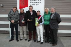 Siegerehrung mit Holger Faust, Andreas Wöhler, Bruno Faust, Andrea Atzeni, Frau Faust, Peter Ritters. Foto Gabriele Suhr