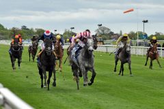 Society Rock (links) mit Kieren Fallon gewinnt die Duke of York Stakes. www.galoppfoto.de - John James Clark