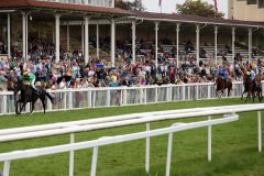 Was für ein Comeback nach einer über einjähriger Pause - Noble Heidi meldet sich Bauyrzhan Murzabayev im Coolmore Stud Baden-Baden Cup eindrucksvoll zurück. ©galoppfoto - Frank Sorge