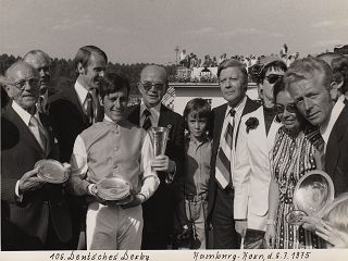 Das Königsee-Derbyfoto 1975: Andreas Wöhler mit Helmut Schmidt und seinen Eltern (ganz rechts)